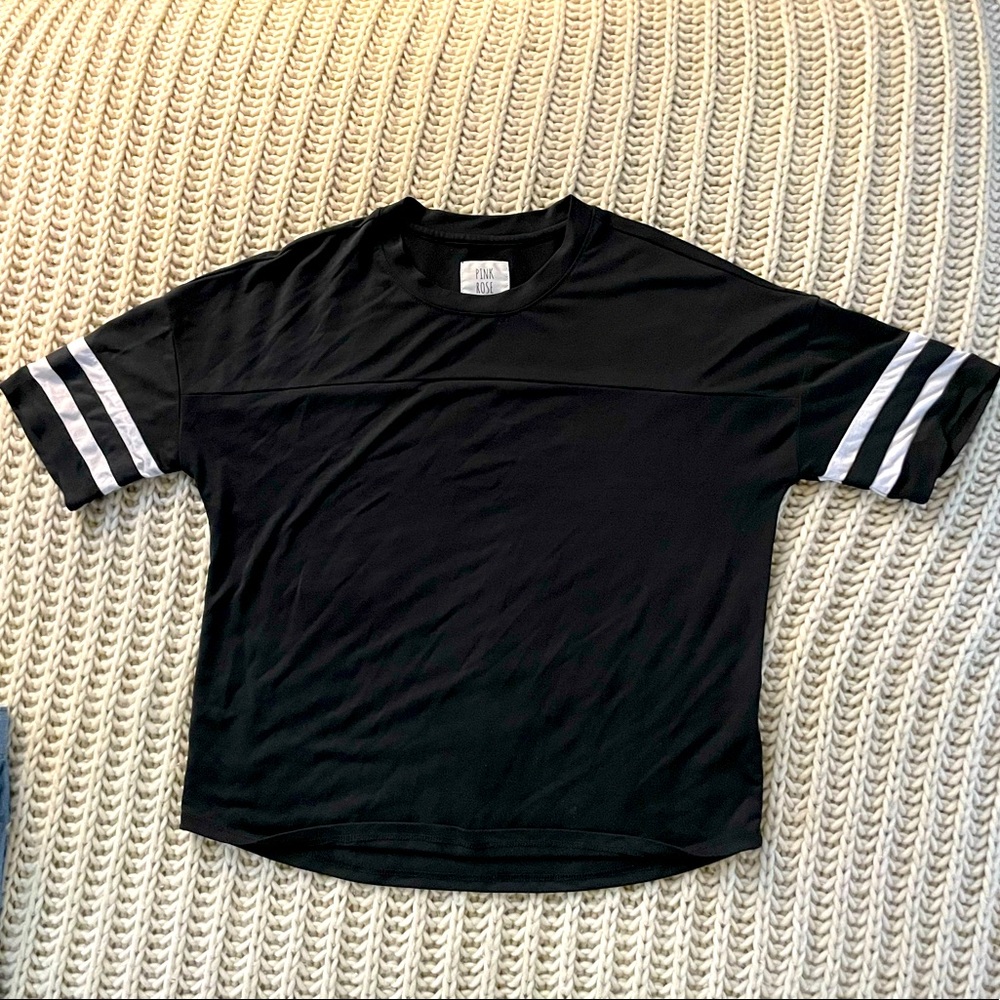 ⭐️Free w/Bundle⭐️ Pink Rose Athletic Tee